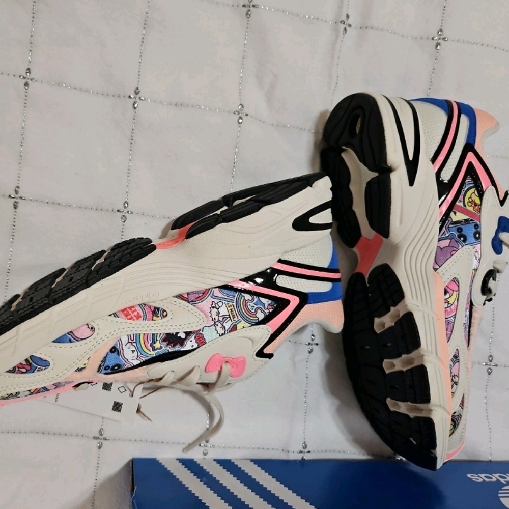NIB LE Rare Sanrio Adidas Astir Women's Multicolor Sneakers Sz 7.5 - Picture 6 of 8